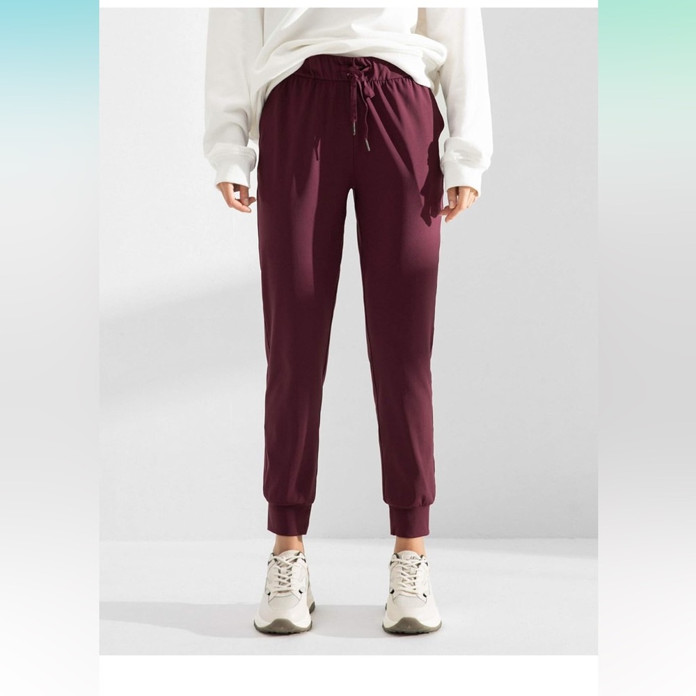 Women’s Jogger Athletic pants. Size XS in Burgundy.